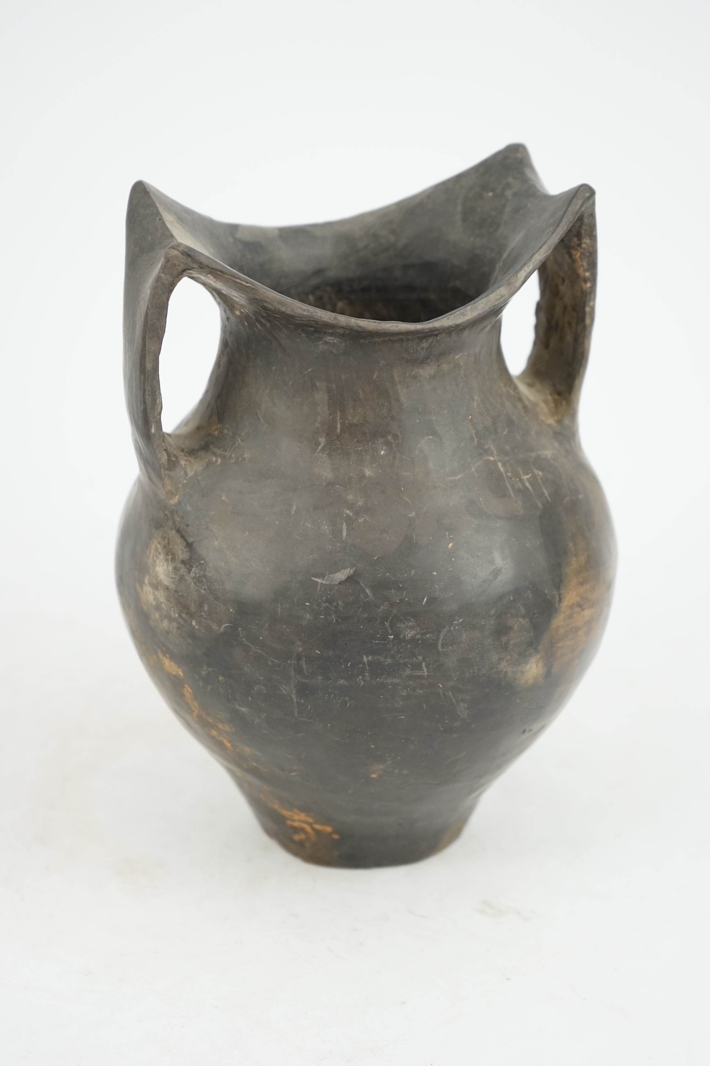 A rare Chinese Neolithic Siwa Culture burnished black pottery jar (c.1350 BC)